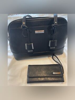 Reaction Kenneth Cole✨🖤🩶Black Shoulder Bag with Matching Wristlet